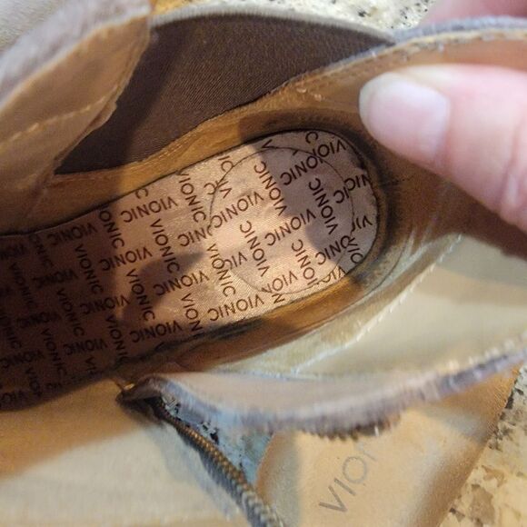 Vionic Anne Suede Leather Ankle Booties. Size 7.5 - Picture 14 of 16